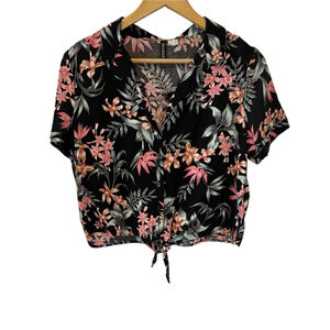 DIVIDED Floral Print Button Up Tie Bottom Short Sleeve Cropped Box Top 10